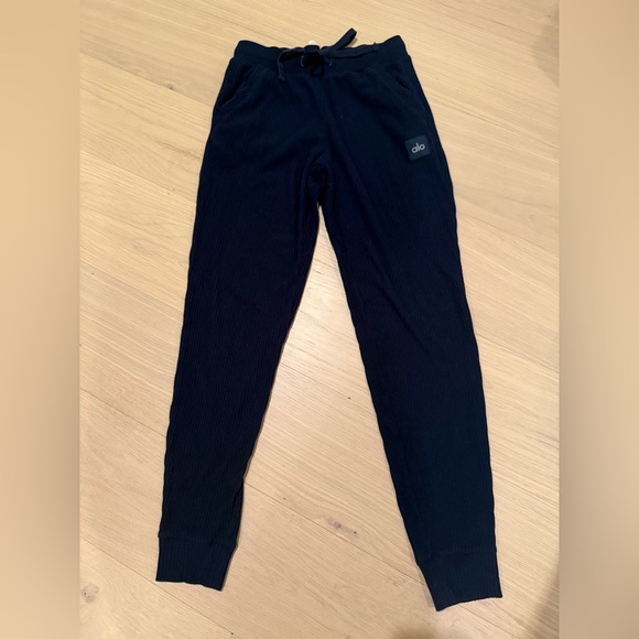 ALO Yoga Muse Dark Blue Ribbed Joggers Pants - women’s small - Picture 2 of 4